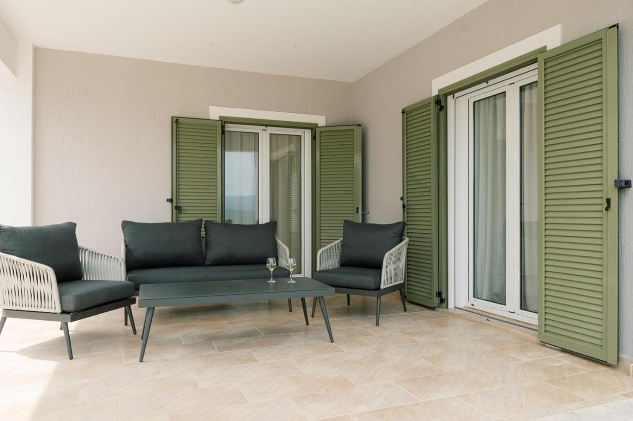 Vasilopoulos Residences - Villa Emelia With Shared Pool Аргостолион Экстерьер фото